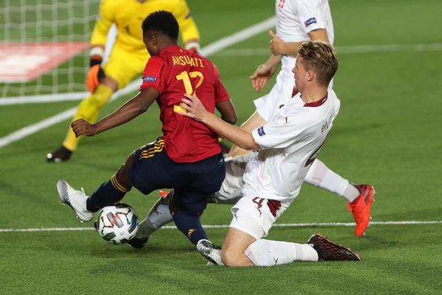 欧冠-萨拉赫点射制胜 利物浦6连胜提前晋级16强